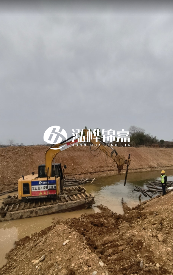 河道護坡木樁密布規(guī)范要求-河道護坡木樁多少米一根樁？