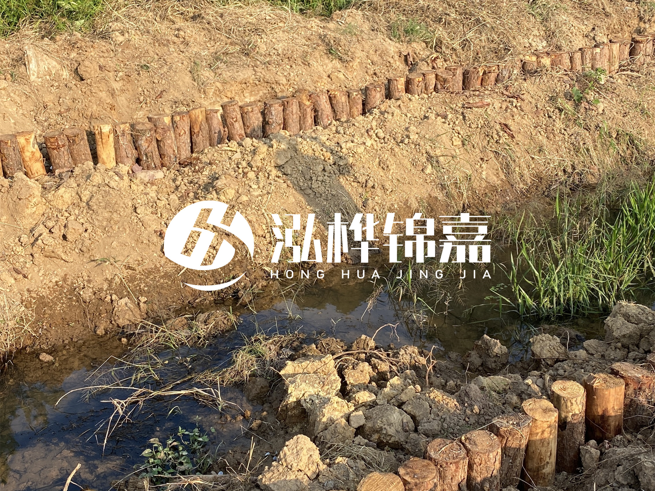 防汛木樁價格中的施工費如何計算？水下打樁和陸地打樁費用差異？