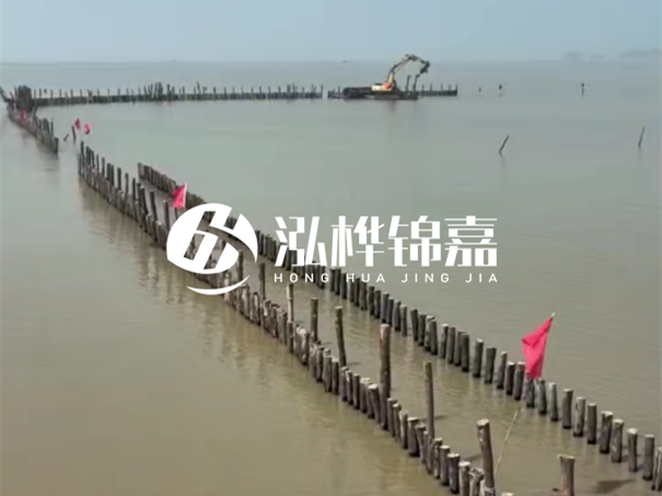 河道護(hù)坡打樁對(duì)河岸保護(hù)有何作用？河道松木樁水面需要預(yù)留多長(zhǎng)？